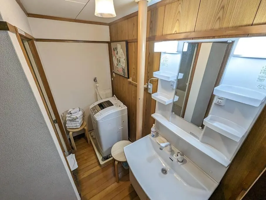 【豊和マンション稲荷302号室】伏見稲荷駅徒歩３分！Free Wifi付のお宿！ Kyōto Apartment