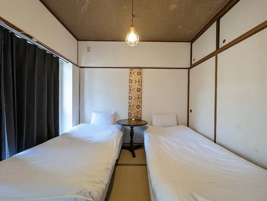【豊和マンション稲荷302号室】伏見稲荷駅徒歩３分！Free Wifi付のお宿！ Kyōto 0*,  Japan